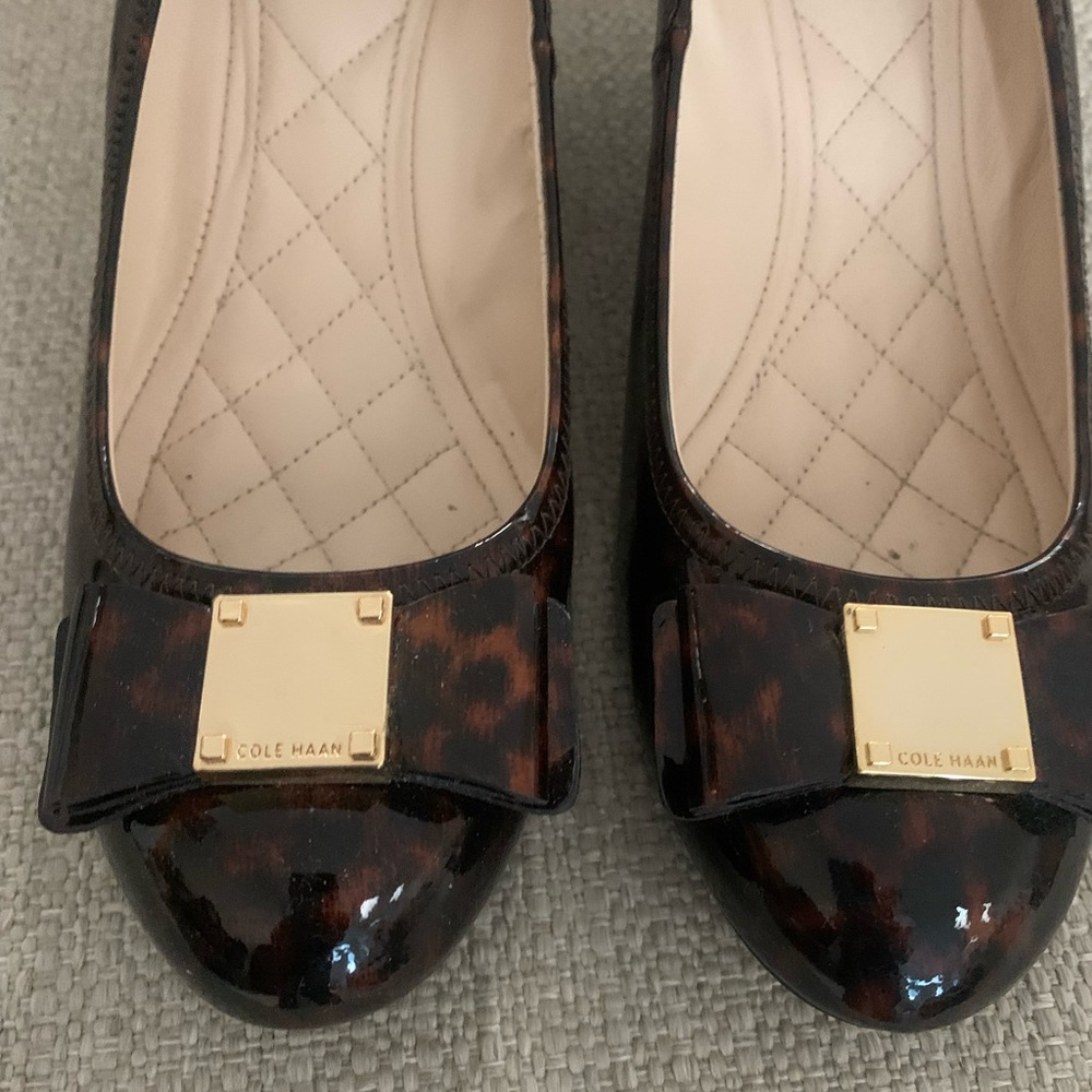 Cole Haan tortoise wedge shoes. Size 8 1/2
